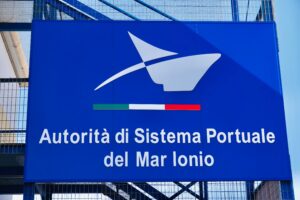 ITALIA ECONOMY - Portuali di Taranto. Siglato protocollo d'intesa